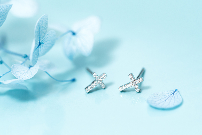 S925 Silver Minimalist Cross Stud Earrings with Diamonds
